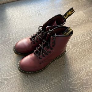 Dr. Martens women size 8，in very good condition
